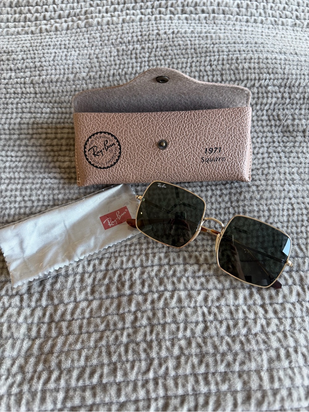 Ray-Ban Women’s Gold Frame Sunglasses with Dark Lenses and Beige Case
